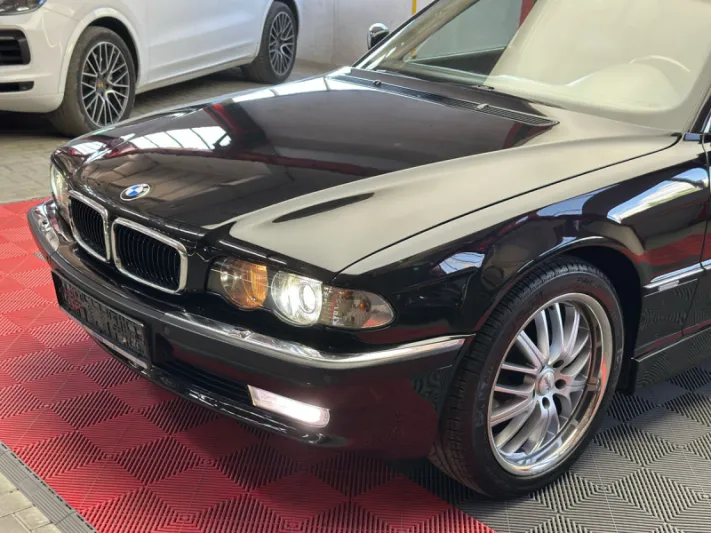 BMW 728i E38