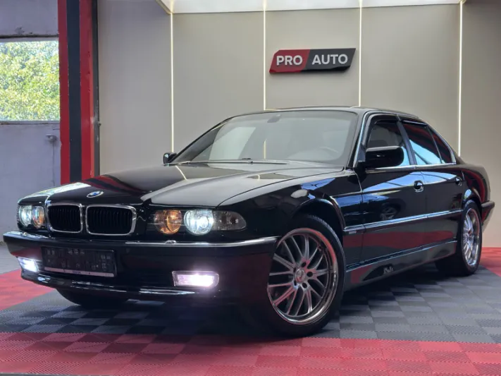 BMW 728i E38