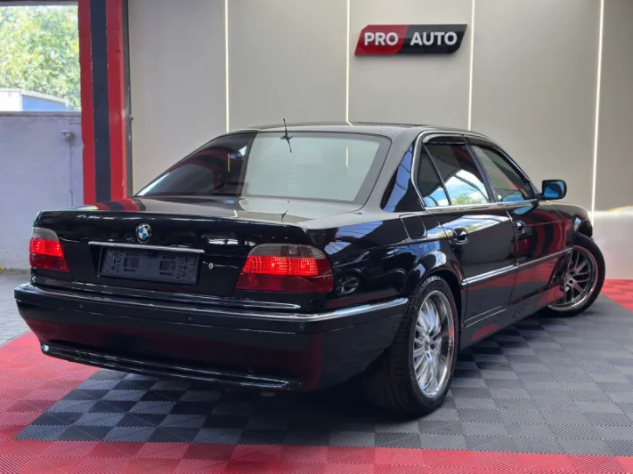 BMW 728i E38
