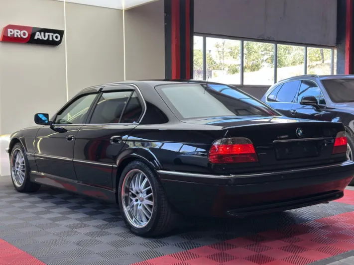 BMW 728i E38