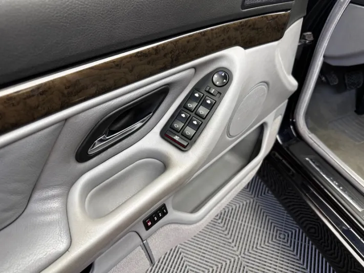 BMW 728i E38