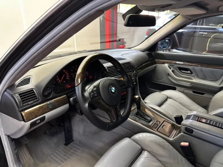 BMW 728i E38