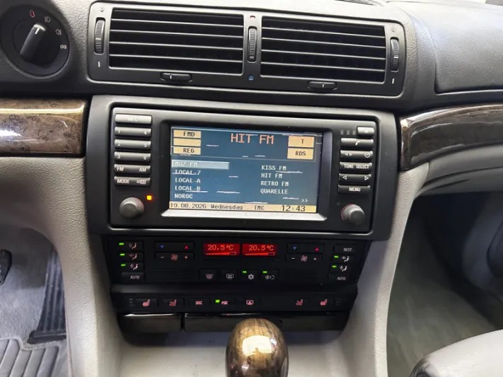 BMW 728i E38
