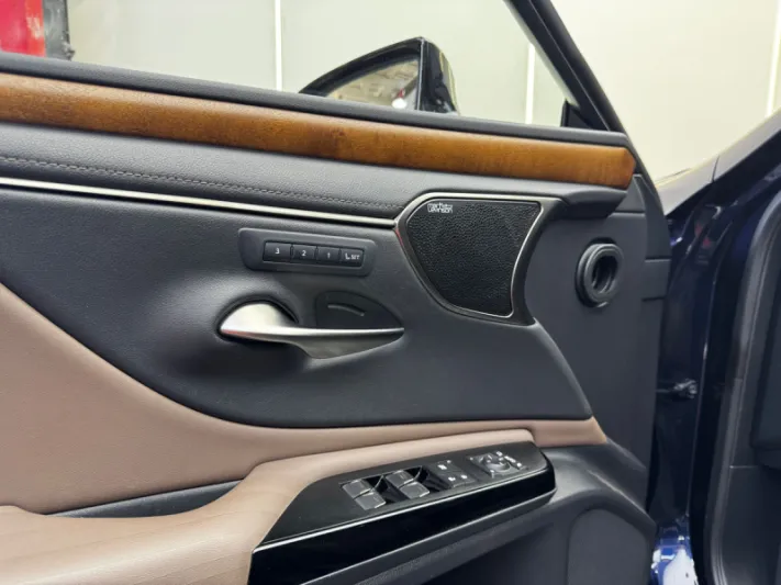 Lexus ES Series