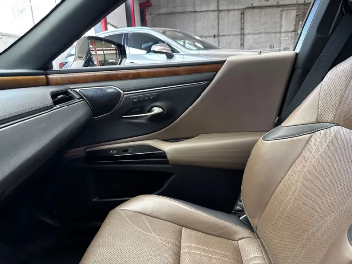 Lexus ES Series