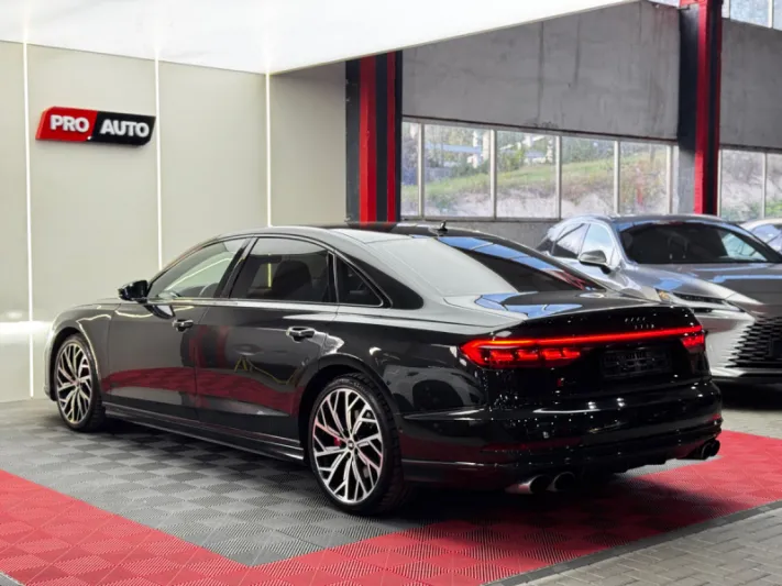 Audi S8