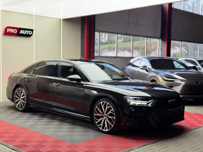 Audi S8