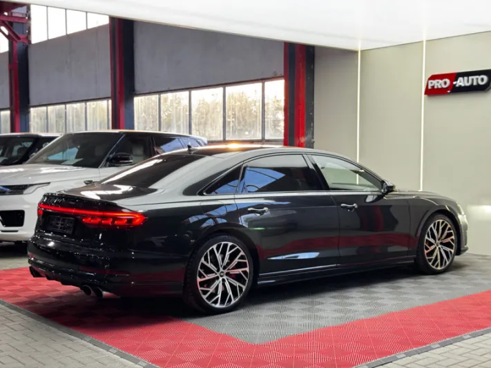 Audi S8