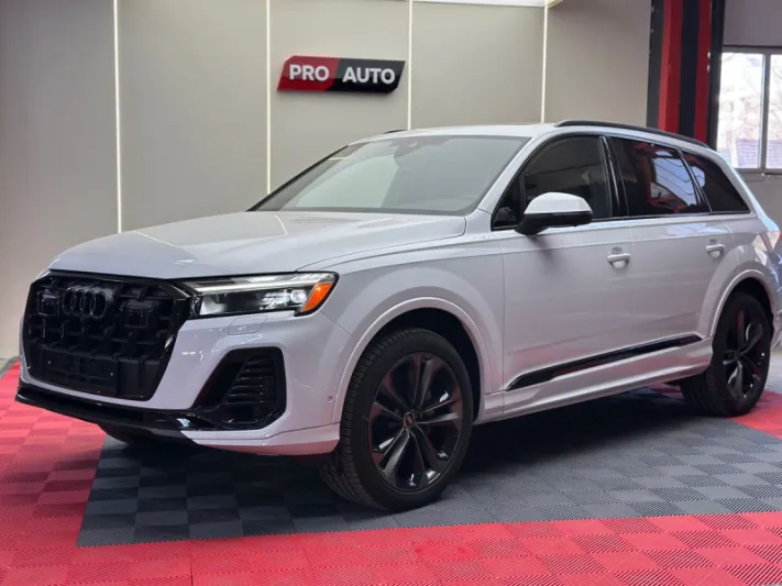 AUDI Q7 2024