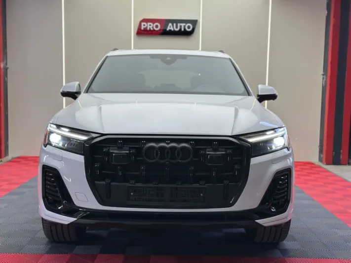 AUDI Q7 2024