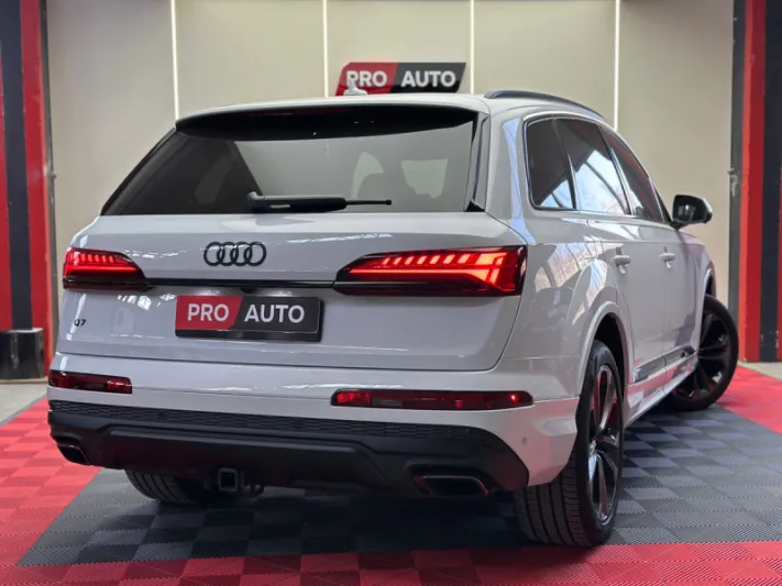 AUDI Q7 2024