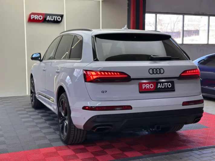 AUDI Q7 2024